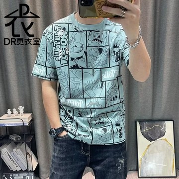 DR更衣室-短T 美式滿版卡通印花圓領T恤 短袖上衣 男生衣服 男裝 衣服男 夏季百搭【NL623660】