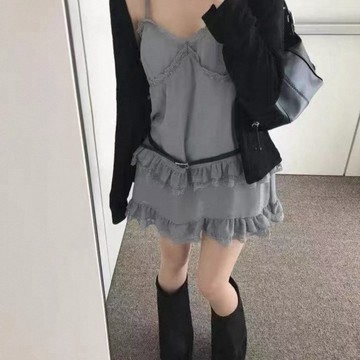 Muun Studio V領蕾絲拼接吊帶連衣裙性感花邊顯瘦設計感a字短裙