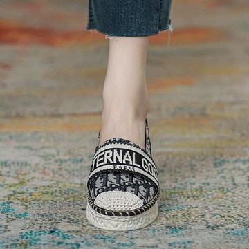 網紅漁夫鞋女刺繡文字小香風單鞋2025秋新款中跟一腳蹬厚底樂福鞋