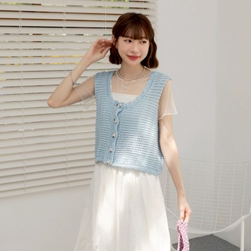 OB嚴選中大尺碼-花邊圓領排釦外搭針織背心《FA3108》