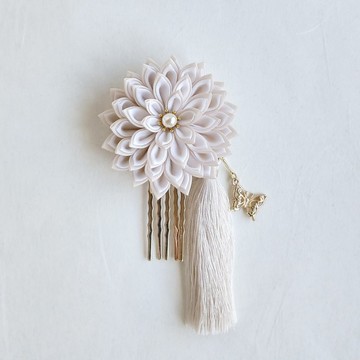 Tsumami Zaiku 花朵與蝴蝶髮飾 (附流蘇) 米白色
