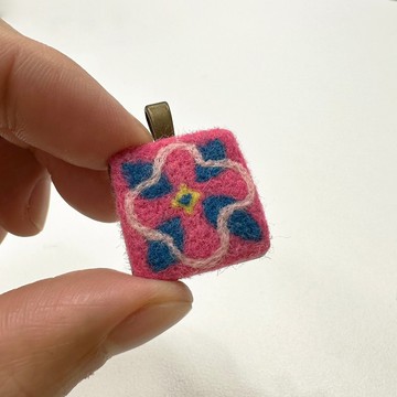 台灣花磚 - 羊毛氈項鍊墜子