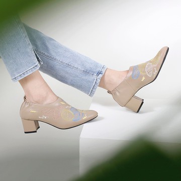 刺繡尖頭踝靴-蔓蔓/質感駝