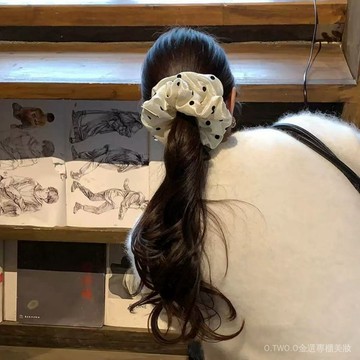 【臺灣出貨】韓係溫柔風波點緞麵大腸髮圈自帶光澤感髮繩日常百搭氛圍感髮飾 ZWPL