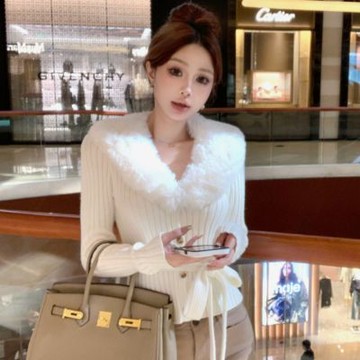 La Belleza名媛風仿兔毛領V領溫柔毛毛領拼接排釦綁帶針織毛衣