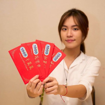 開窗見喜 紅包袋  | 8款燙金吉祥話 (全套附簍空封套+書籤)