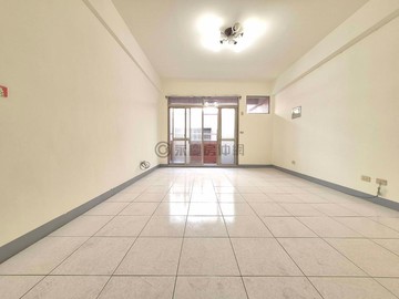 近德民市場#門前停車#傳統格局邊間透天#國昌國中｜高雄市楠梓區中泰街