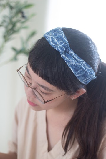 手作交叉髮帶。海水正藍