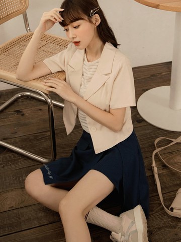 咖啡廳家族．字母印花前開衩短褲裙