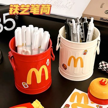 【台灣現貨】金屬筆筒 筆桶 文具收納 桌面垃圾桶 麥門鐵藝筆筒 美式復古 可愛擺件 化妝刷收納 多功能收納桶 麥門