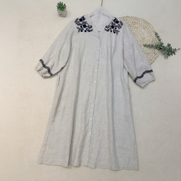 刺繡小 V 領中袖長款洋裝613045