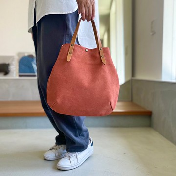 牛床面絨皮與極厚植鞣油皮 圓形托特包 S-size【嬰兒粉】