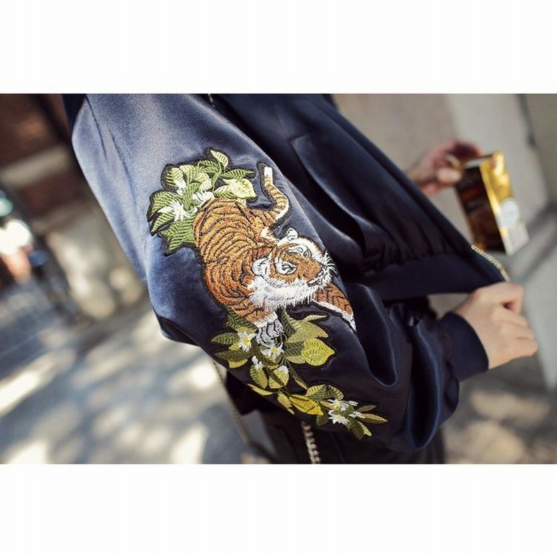 dy8 H＆M 虎刺繍 ウールジャケット 黒 オーバーサイズ メンズ3L相当 dy8 H＆M 虎刺繍 ウールジャケット 黒 オーバーサイズ メンズ3L相当