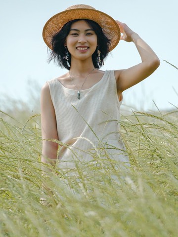 杏仁色 貼身毛邊拼布豎坑條無袖內搭背心