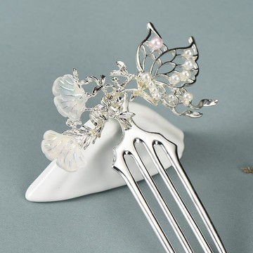 【凍蝶】手作銀色蝴蝶樹脂花瓣髮梳