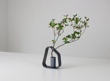 MYK:FLOWER VASE - sasae(S)【瓦】【花瓶】【花器】【花藝底座】【木製】【木框】【新潟】