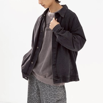 QUEENSHOP_F 男裝 洗水刷色設計寬版牛仔外套 M/L 現+預 【02050343】