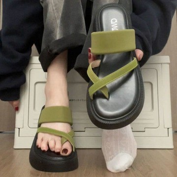 夏季涼拖 外出時尚涼拖鞋 通勤必備厚底人字拖女夾腳套趾涼拖鞋夏季外穿2026 超火高級感沙灘涼鞋 厚底涼鞋 涼鞋厚底