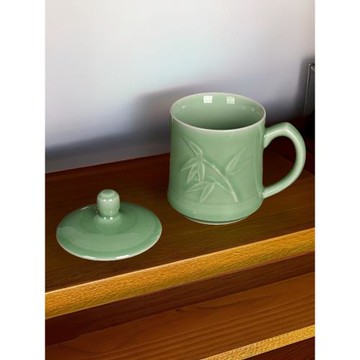 精品青瓷竹報平安會議茶杯帶蓋有柄老板杯辦公茶杯陶瓷泡茶水杯