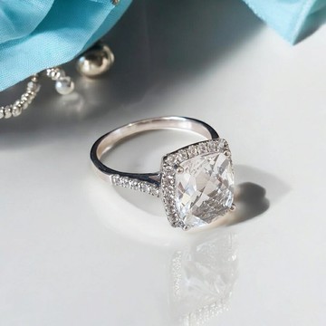 925純銀鍍白金鑲嵌天然白水晶與細緻白水晶的戒指