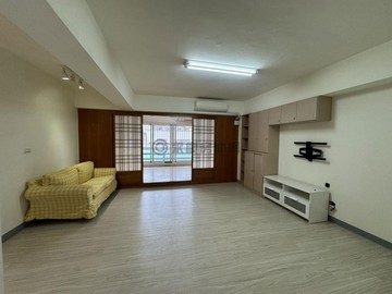 走路一分鐘到信義國小捷運漂亮大兩房｜高雄市新興區渤海街