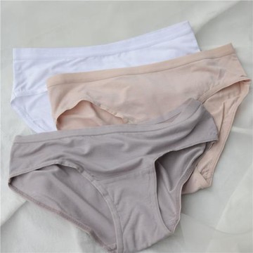 日常簡約基礎款棉質內褲女莫代爾舒適無痕中腰透氣排汗女士三角褲
