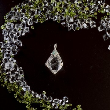 正宗紐約赫基蒙 哥倫比亞祖母綠｜黑幻影 天然礦缺 圖桑帶回 荷蘭藝術家Richard製作 史達林純銀手工編織線 S25AB25-052