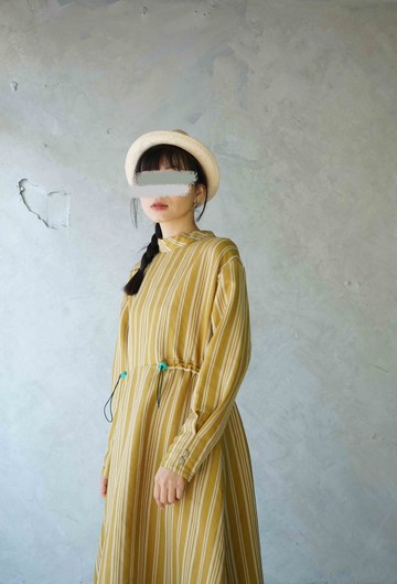 手作-薑黃色直紋立領抽繩束腰一件式洋裝