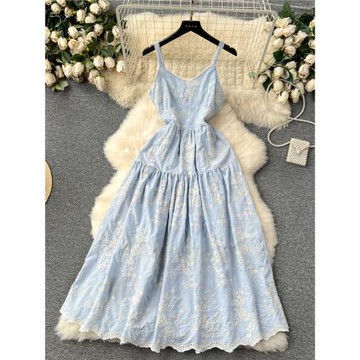 波西米亞度假風吊帶沙灘裙女夏裝新款甜美溫柔重工刺繡高腰連衣裙