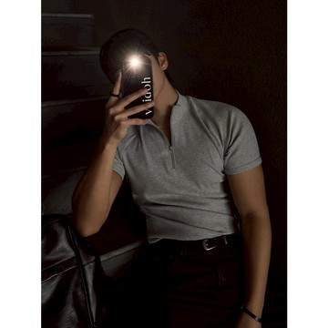 VOYEZ｜🇰🇷顯壯修身半拉鏈短袖上衣｜韓系肌肉剪裁・顯高顯瘦