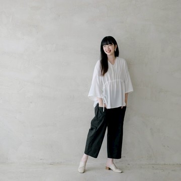 潘的墨綠色褲子