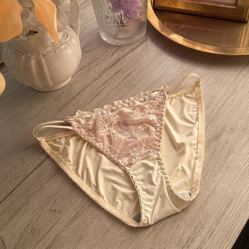 性感蕾絲三角褲【魅花天堂內褲/奶粉/(僅販售內褲)(內衣需要加購 )】4色側邊細帶誘惑性感蕾絲縲縈透氣底襠居家開運紅誘惑三角褲-33到37吋臀圍可穿 iVENUS玩美維納斯