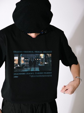 DAKYAM 信仰大廈崩塌煙火印花圓領純棉短袖T恤