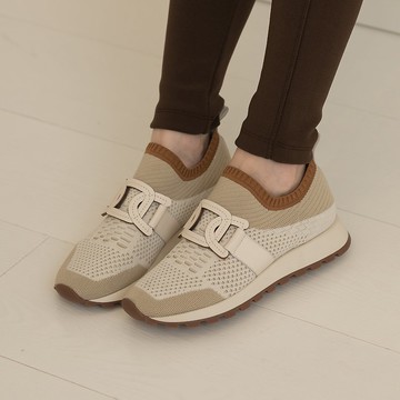 交錯圈狀皮-透洞材質休閒鞋-米杏色