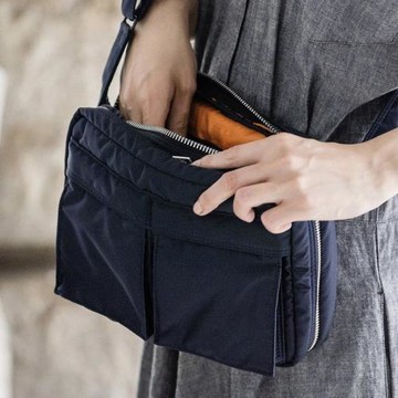 革新出品 新色TOKYO日系尼龍通勤斜挎單肩包男潮休閑郵差包經典