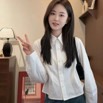 白色短版上衣 內搭 襯衣 襯衫 長袖衫 白色修身收腰襯衫女春秋季短款內搭小個子百搭設計感小衆長袖上衣 平價韓系女裝