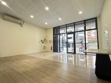 內壢車站商圈 百川豐硯 大落地窗 黃金店面｜桃園市中壢區榮安八街