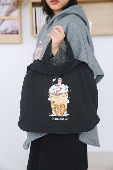 輕旅行防潑水尼龍包–麻糬兔珍珠奶茶(黑)