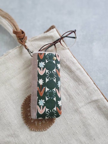 【BMG/鋪棉眼鏡袋】排列花朵 松綠 日本布 先染