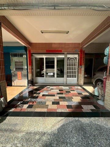 高醫商圈｜Y9捷運黃線｜四套房翻新透天｜可停雙車｜高雄市三民區民族一路