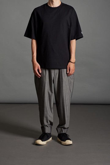 寬版開衩黑色短TEE