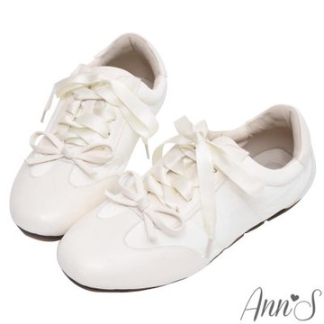 Ann’S走路像雲端第五代小白鞋 雙蝴蝶結超軟膠底德訓鞋-白
