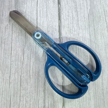 [沐沐屋]KUTSUWA 日本兩用攜帶式剪刀 可收納伸縮剪刀 文具剪刀^0309