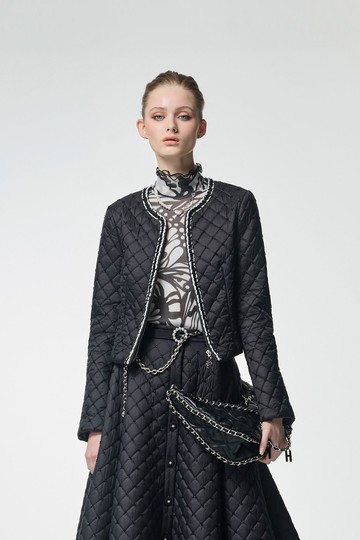 極黑角珠車格鋪棉拉鍊外套