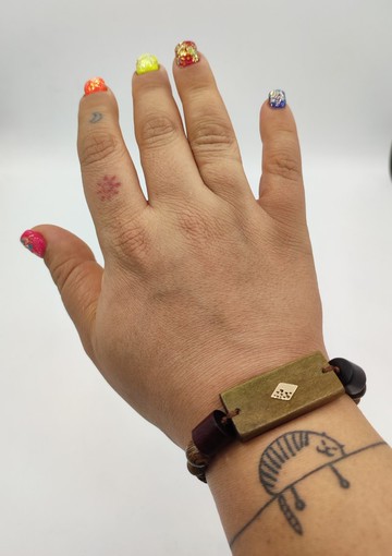 木質手鍊，鑲嵌18K金與珠飾