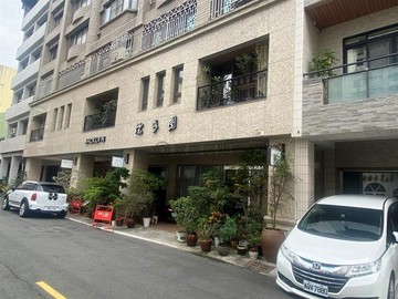 中央公園特商二大面寬約21米優質大金店｜高雄市新興區民享街