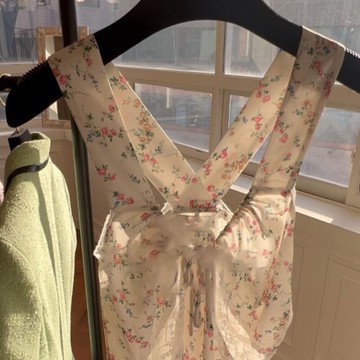 2022夏季新款可鹽可甜輕熟冷淡風法式輕奢氣質吊帶連衣裙女高級感