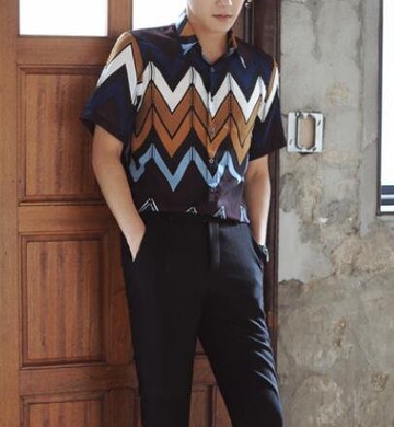 FINDSENSE 品牌 時尚休閒 男士 花紋 鈕扣 短袖襯衫