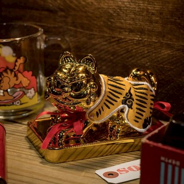 Too Cheap Art加菲貓聯名《祈喵熱》電鍍金虎爺 開運招財擺飾