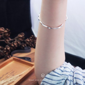 手環/手鐲 扭轉未來 亮眼方扭 純銀C型手環-64DESIGN